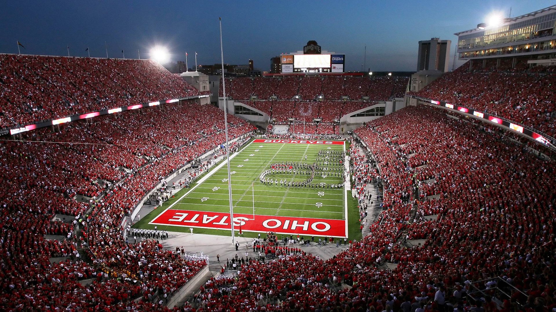 英超联赛进入关键阶段，激烈角逐冠军